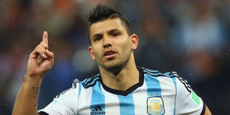 Kun Aguero luôn cống hiến bằng mọi cách cho đội tuyển quê hương